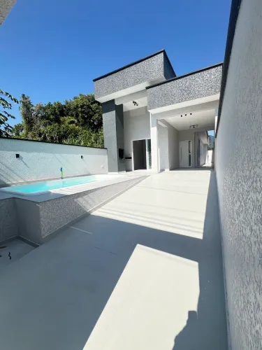 Casa na praia com piscina em Peruibe bairro Stella Maris