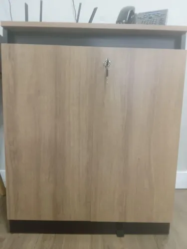 Balcão com prateleira e porta com chave - 60cm