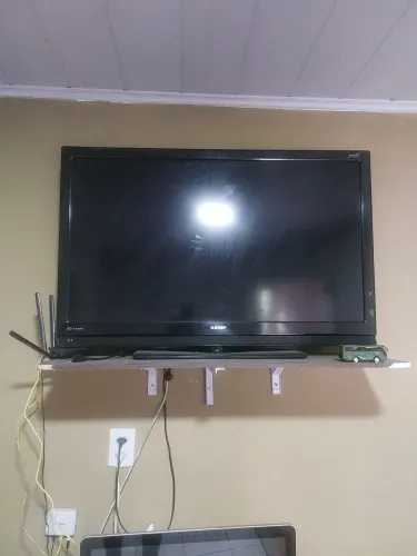 Tv semp 43 pol. Não está abrindo a tela só acende o Led liga/des. Não é smart