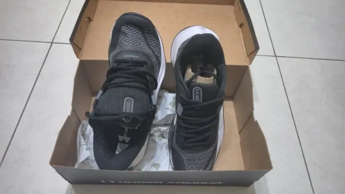 NOVO E NA CAIXA - Tênis de Basquete Under Armour Dime Masculino - 42