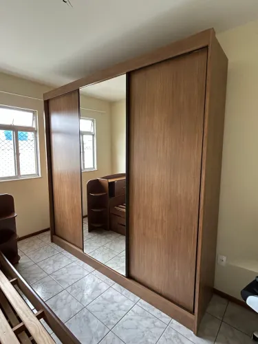 Guarda roupa grande 3 portas semi novo em perfeito estado