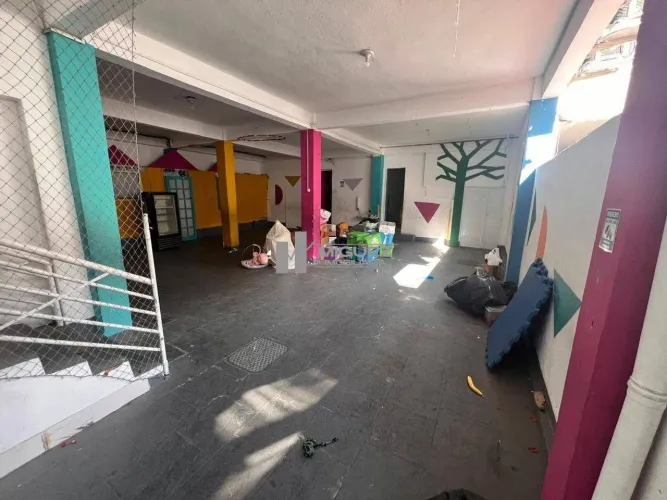Prédio comercial com 2.005 m² no coração do Méier, à venda ou disponível para locação. Imó