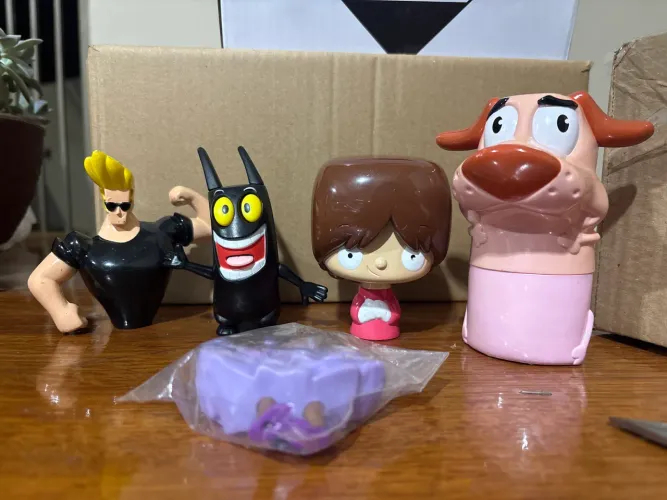 McDonalds brinde - Catscratch, encanto, cão coragem, Johnny Bravo,