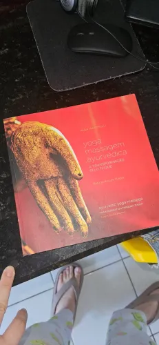 Livro de Yoga e massagem Ayurvédica