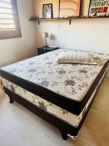 Cama box casal semi nova no precinho
