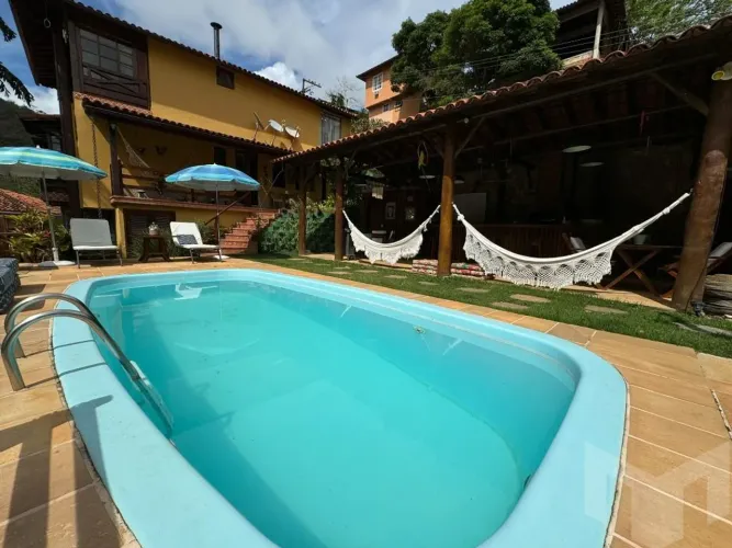 Localizada em condomínio com lazer completo e cercado pelo verde.