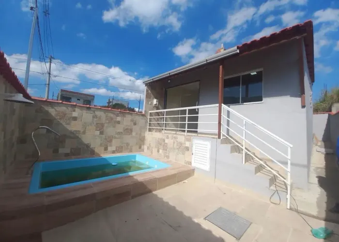 CASA COM PISCINA PRÓX LARGO MENDANHA