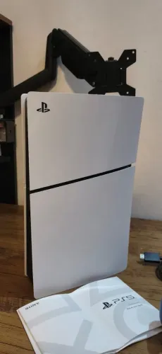 Sony PlayStation 5 Slim Digital + 2 Comandos DualSense + Base de Carregamento