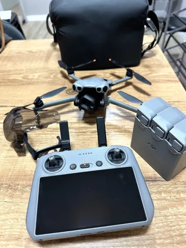 Drone DJI Mini 4 Pro Fly More Combo Plus DJI RC 2