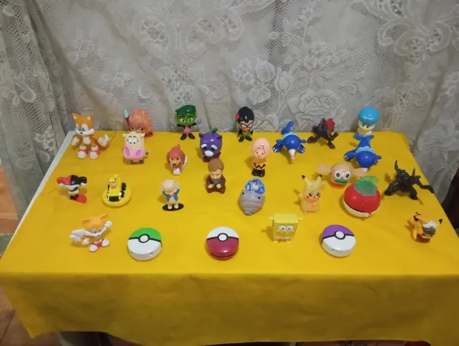 Lote de bonecos pokémon 