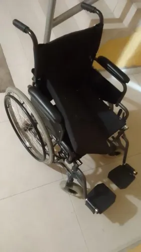 Cadeira de rodas, semi nova!