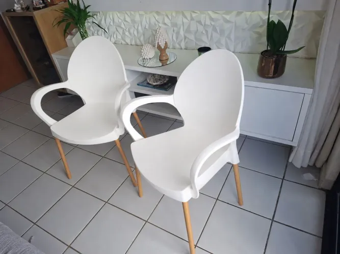 Vendo 2 cadeiras tramontina grace brancas