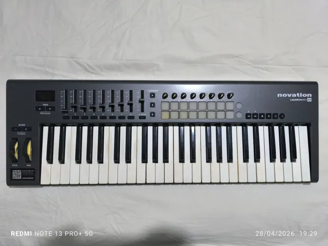 Teclado controlador NOVATION LAUNCHKEY 49 