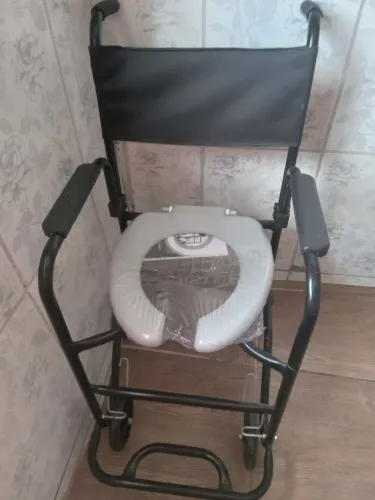 Vendo essa cadeira de roda banho!!!