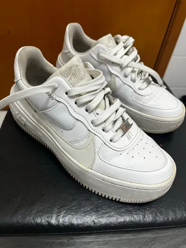 Tênis Nike Air Force feminino 