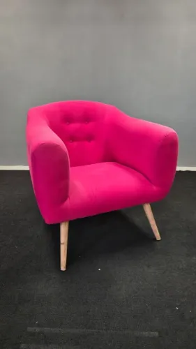 Poltrona estofada Mobly