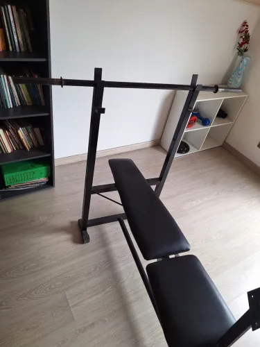 Supino com barra e extensora para perna
