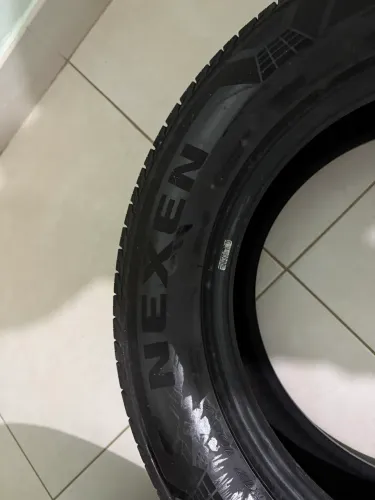 Par de Pneus Nexen 225/65 R17 - Excelente Estado