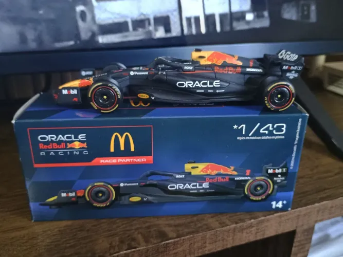 Miniatura Formula 1 Redbull Racing & McDonald's Edição Limitada Carro Escala 1/43