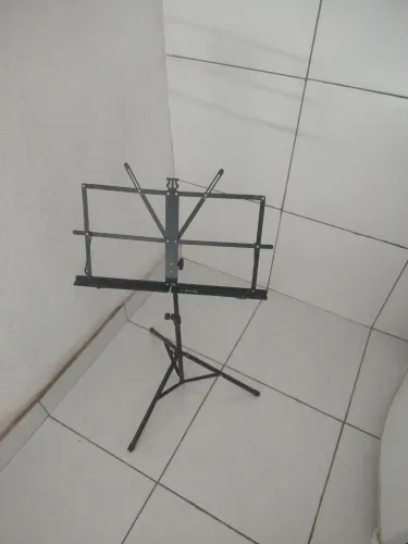 Estante de partitura dobrável