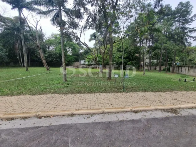 Terreno em Condomínio Fechado no Alto da Boa Vista de 819,53m2 com compensação ambiental a