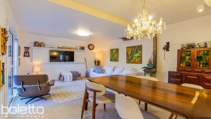 Casa em condomínio com terraço, piscina e espaço gourmet, Chacara das Pedras