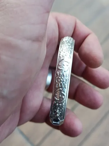 Bracelete de prata  trabalhado .