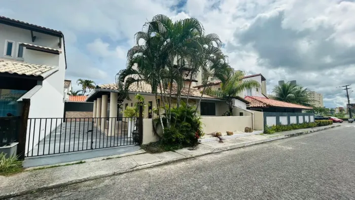 MARAVILHOSA CASA EM CONDOMÍNIO,3 QUARTOS SUÍTE,ÁREA GOURMET,250M2,JOCKEY CLUBE,LAURO DE FR