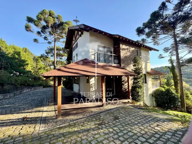 Casa em condomínio fechado com 400 m² (4 suítes) em Campo Alegre - SC