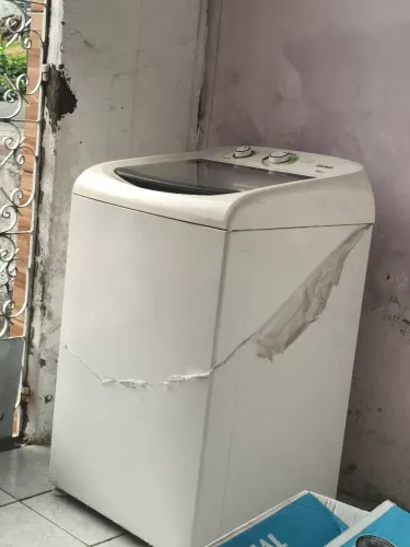 Máquina de lavar roupa com defeito