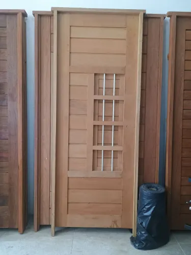 PORTA EM MADEIRA