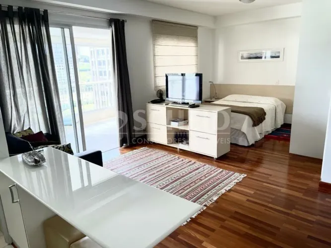 Estúdio mobiliado de 55m² com varanda fechada ao lado da Av. Berrini