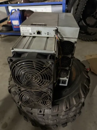 Mineradora BTC Asic bitmain bitcoin S19 