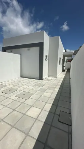 OPORTUNIDADE DE CASA PARA REPASSE - A APENAS 7 MINUTOS DA PRAIA DE INTERMARES