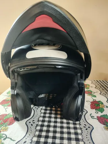Capacete Helt escamoteável N.60