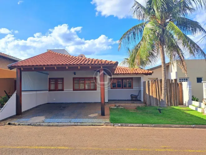 OPORTUNIDADE - CASA EM CONDOMINIO - 3 QUARTOS