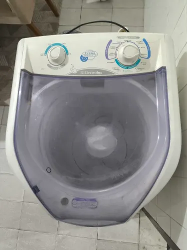 Máquina de lavar faltando apenas trocar correia.