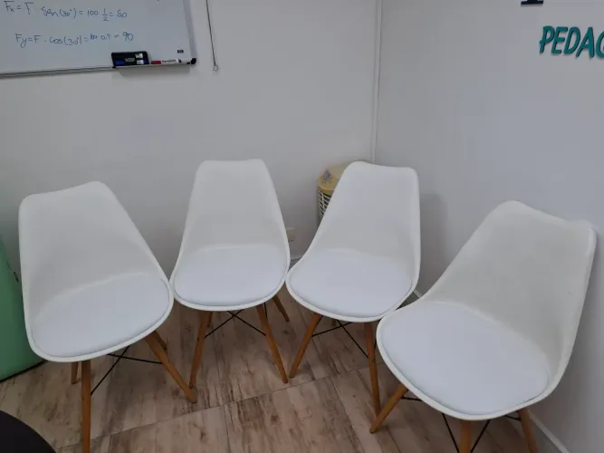 4 Cadeiras, tipo Eames