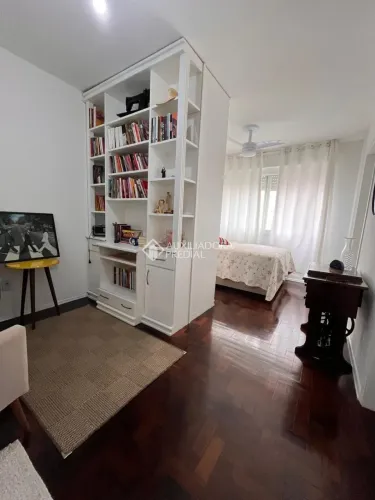 LOFT/JK na Rua Demetrio Ribeiro- SEMI MOBILIADO -Com elevador