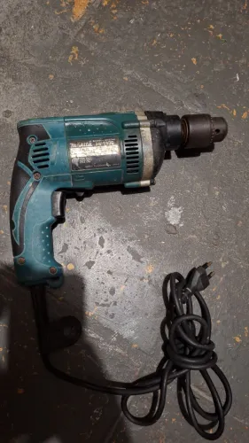 Furadeira Makita COM DEFEITO