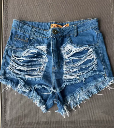 SHORTS E BERMUDAS FEM. TAM 38 / M / 42 - VÁRIAS PEÇAS