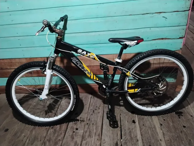 Vendo Bike de Grau aro 26 Spitze 800 Reais, preço negociável, Mais inf. Whats: *80