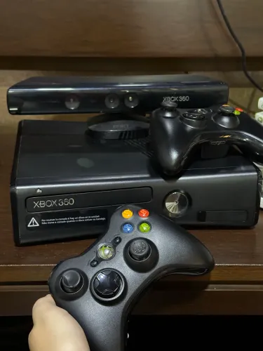 Xbox 360 Super Slim com Kinect