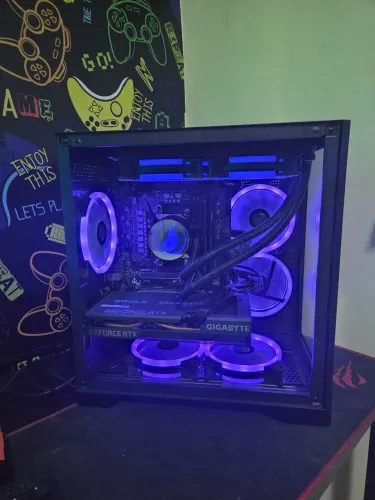 PC GAMER RYZEN 5 8400F + RTX 4060 8G