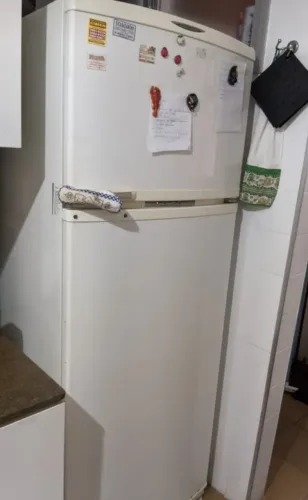 Geladeira Frost Free 430 litros, em ótima condição de uso. Favor retirar no local 