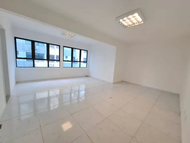 Sala Comercial 31m² no Trindade Shopping - A 200m da UFSC com Vaga Coberta