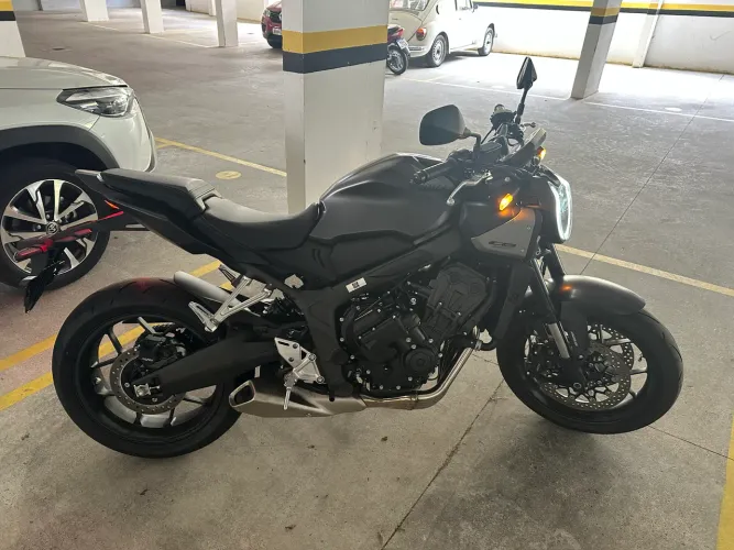 Cb 650r E-Clutch - Moto de final de semana.