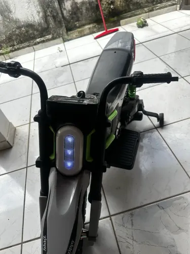 Moto elétrica infantil