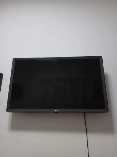 Vendo TV smart tudo funcionando.
