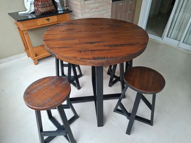 Mesa Bistrô + 4 Banquetas